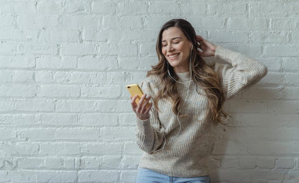 Seeing is Believing: The Evolution of Virtual Dates on Dating Apps Seeing is Believing: The Evolution of Virtual Dates on Dating Apps