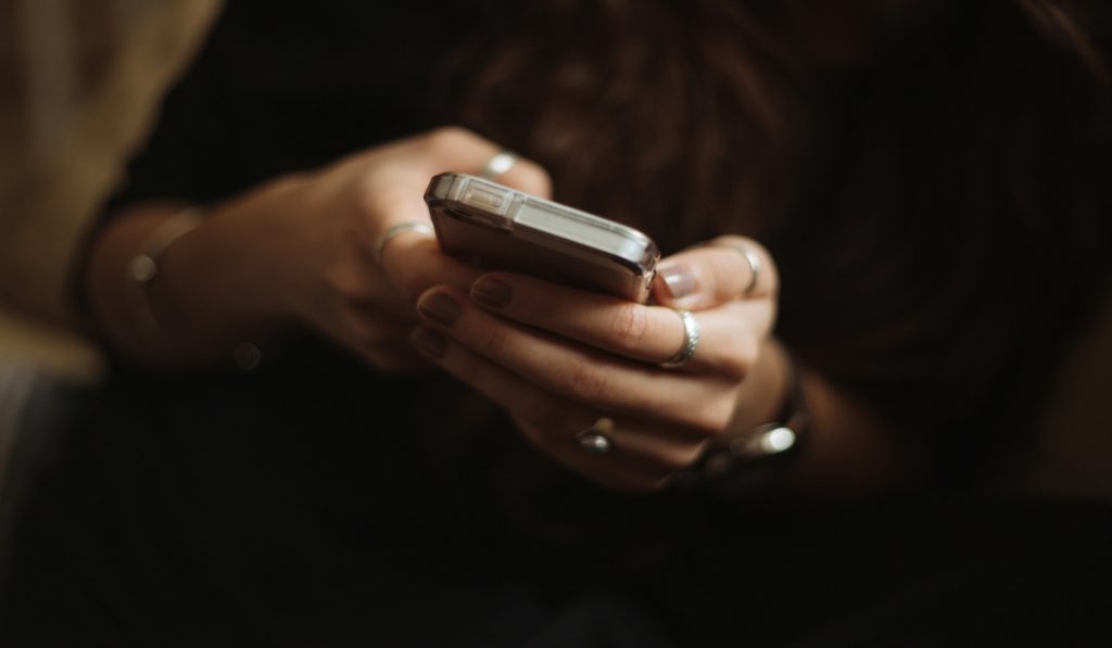 AI Dating Assistants Continue to Gain Popularity