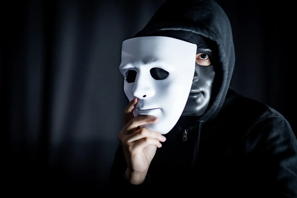 How a Con Artist Manipulates Emotions and Betrays Trust